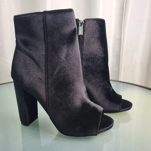 Express Shoes - Express Black Faux Suede Peep-Toe Chunky Mid Heel Booties Sz 6
